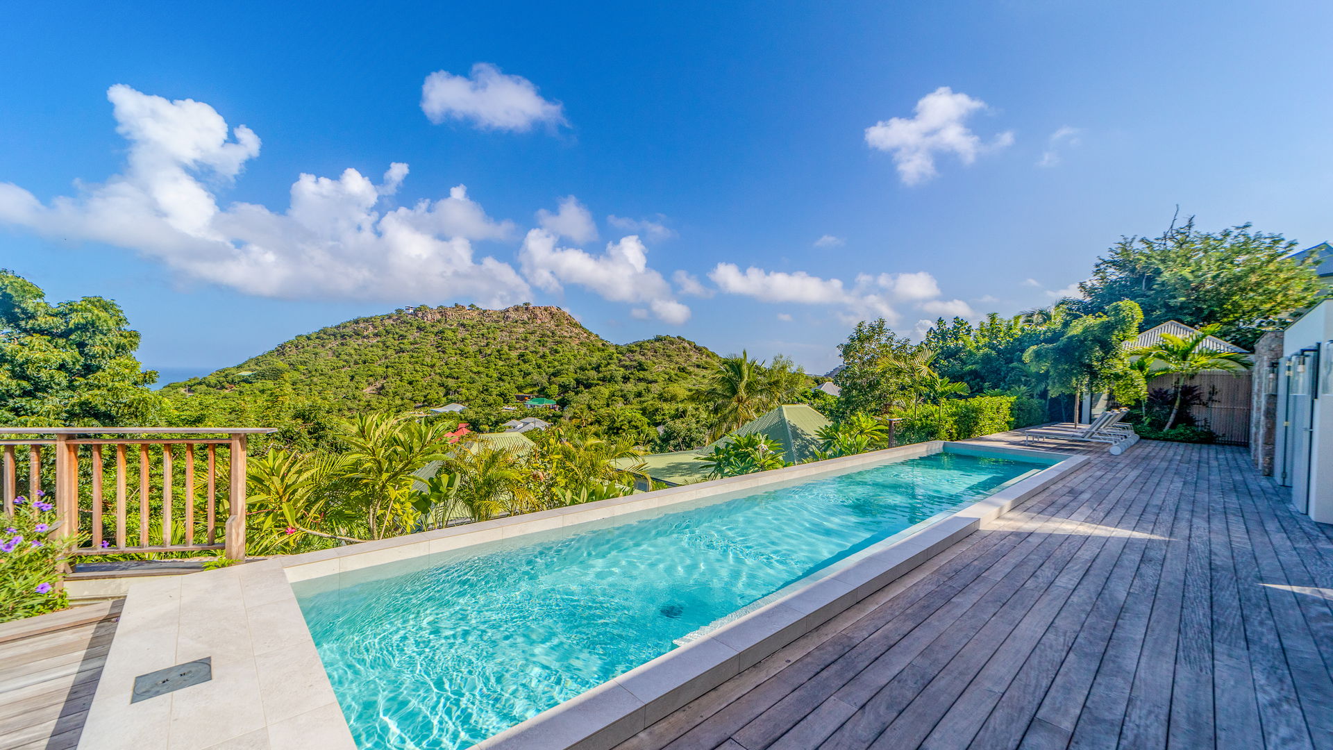 POOL & TERRACE