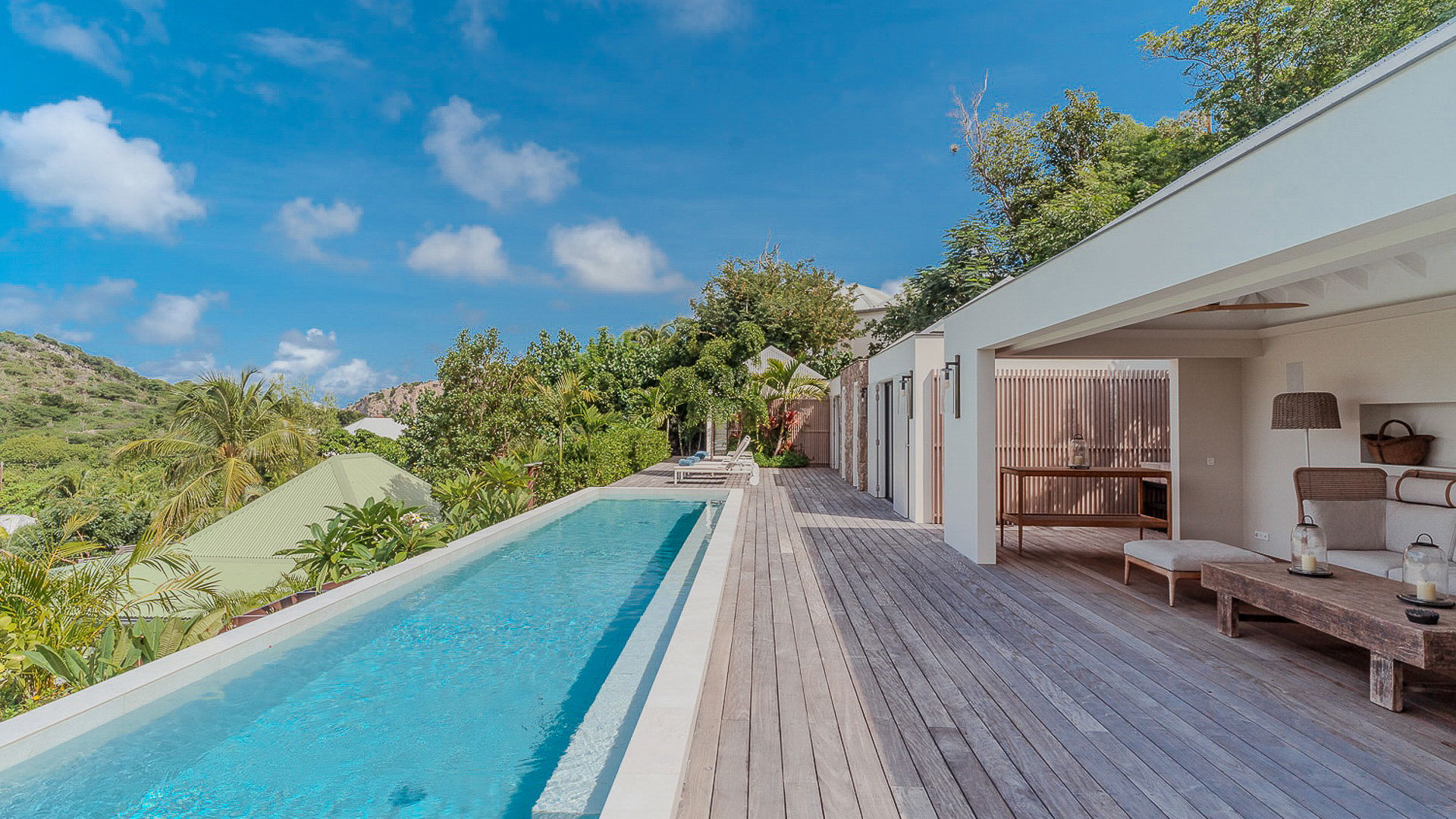 POOL & TERRACE