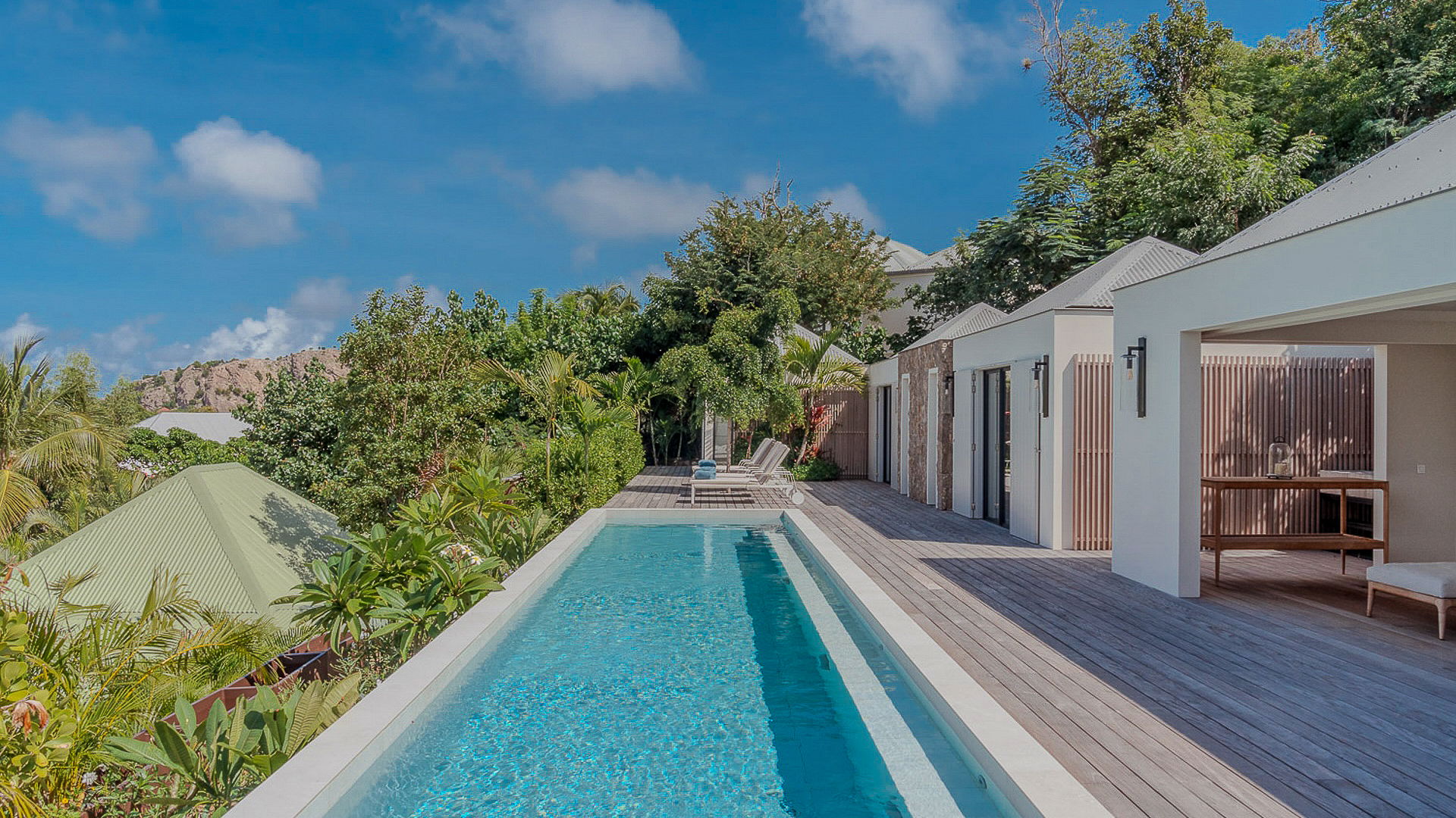 POOL & TERRACE
