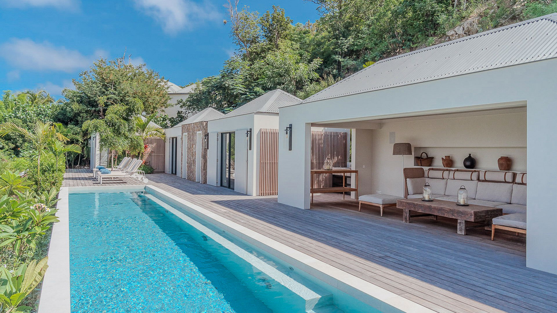 POOL & TERRACE