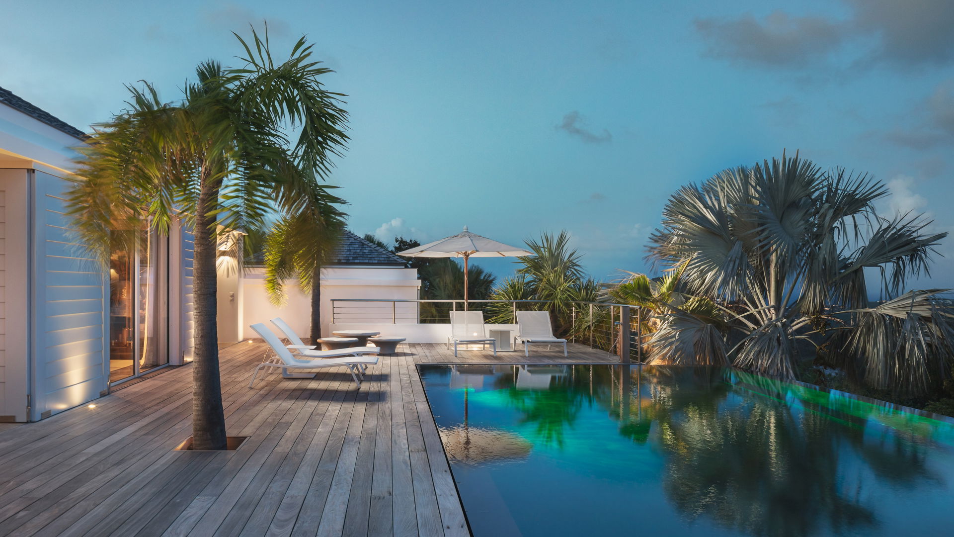 POOL & TERRACE