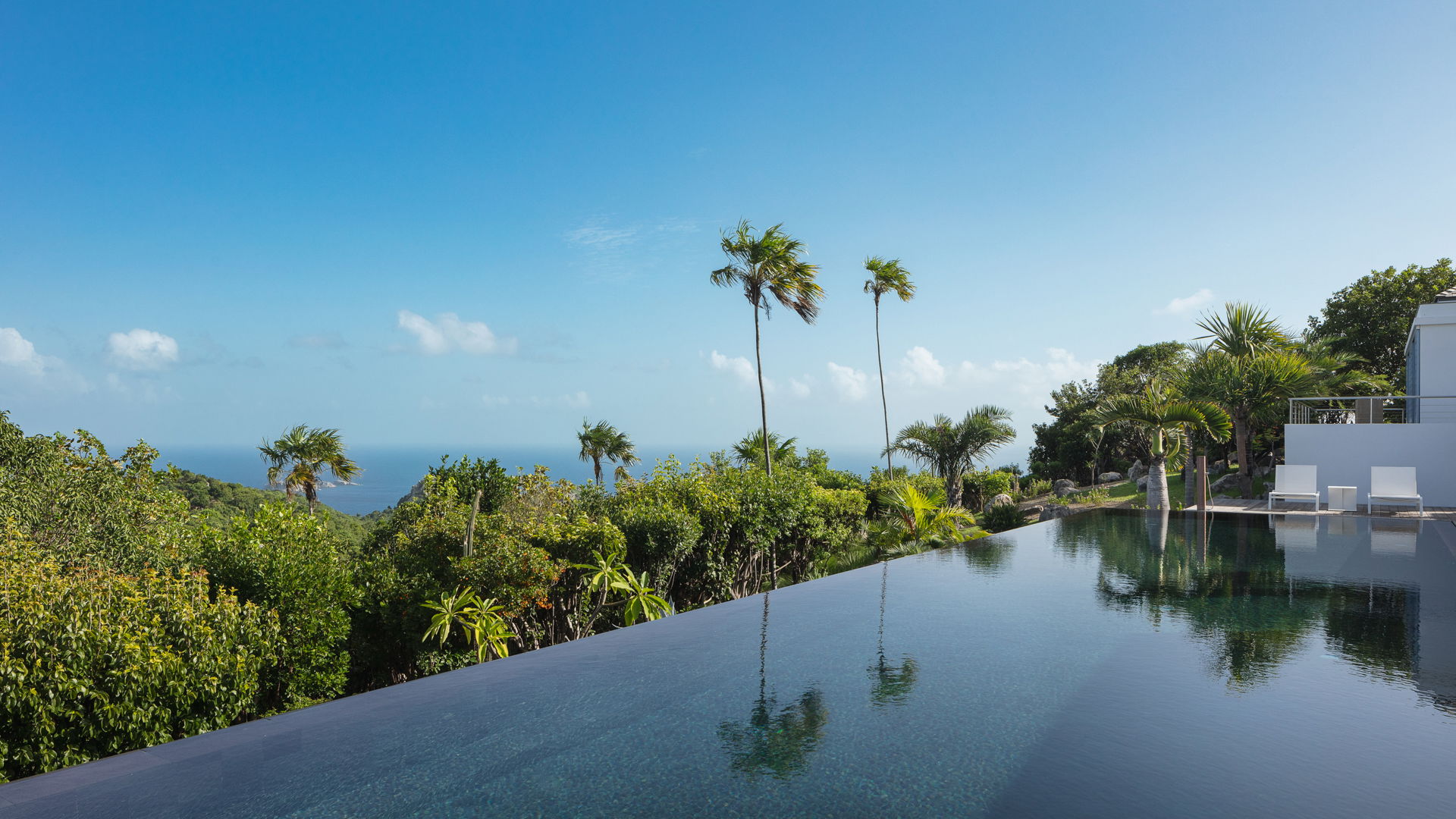 POOL & TERRACE