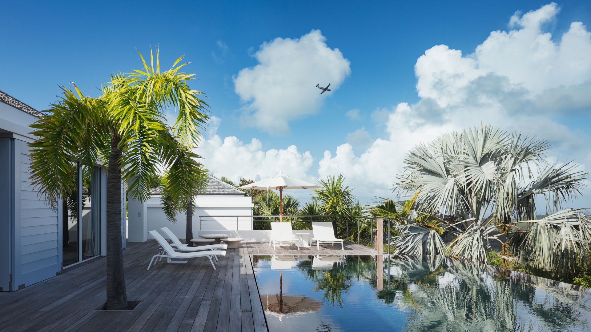 POOL & TERRACE
