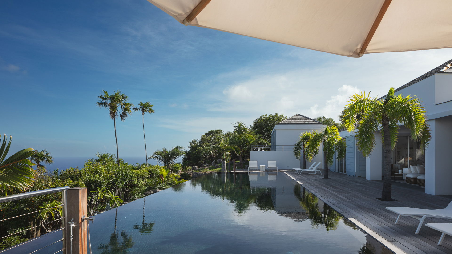 POOL & TERRACE