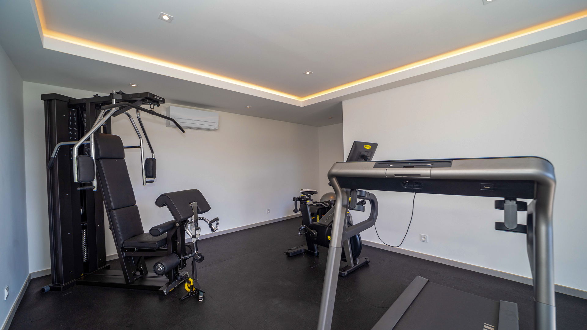 FITNESS AREA