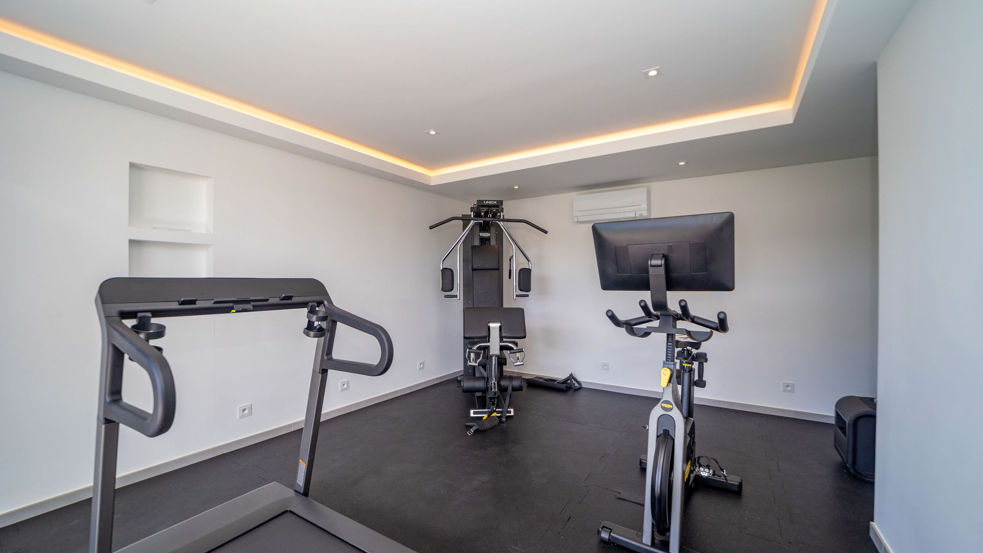 FITNESS AREA