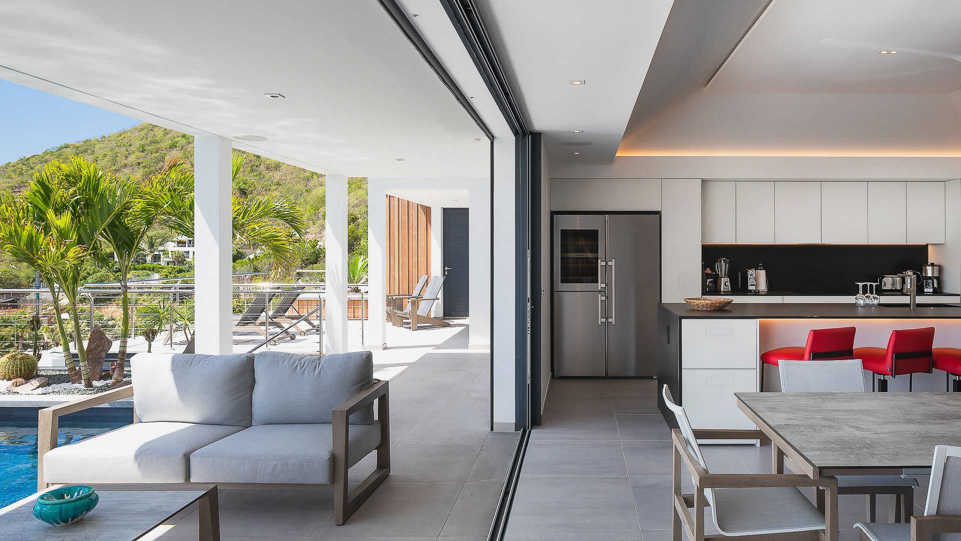 KITCHEN & DINING AREA