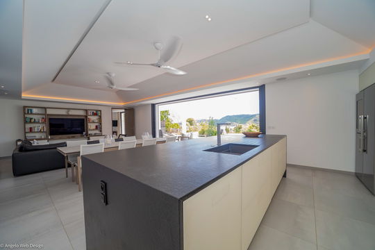 VILLA DADAYE KITCHEN & DINING AREA 10