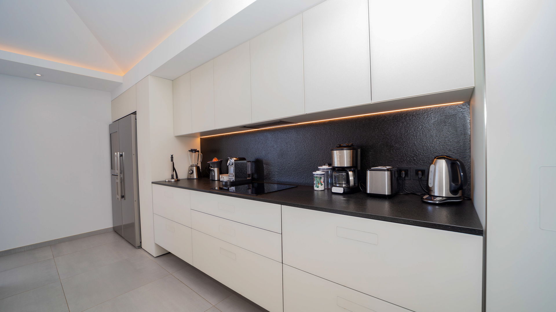 KITCHEN & DINING AREA