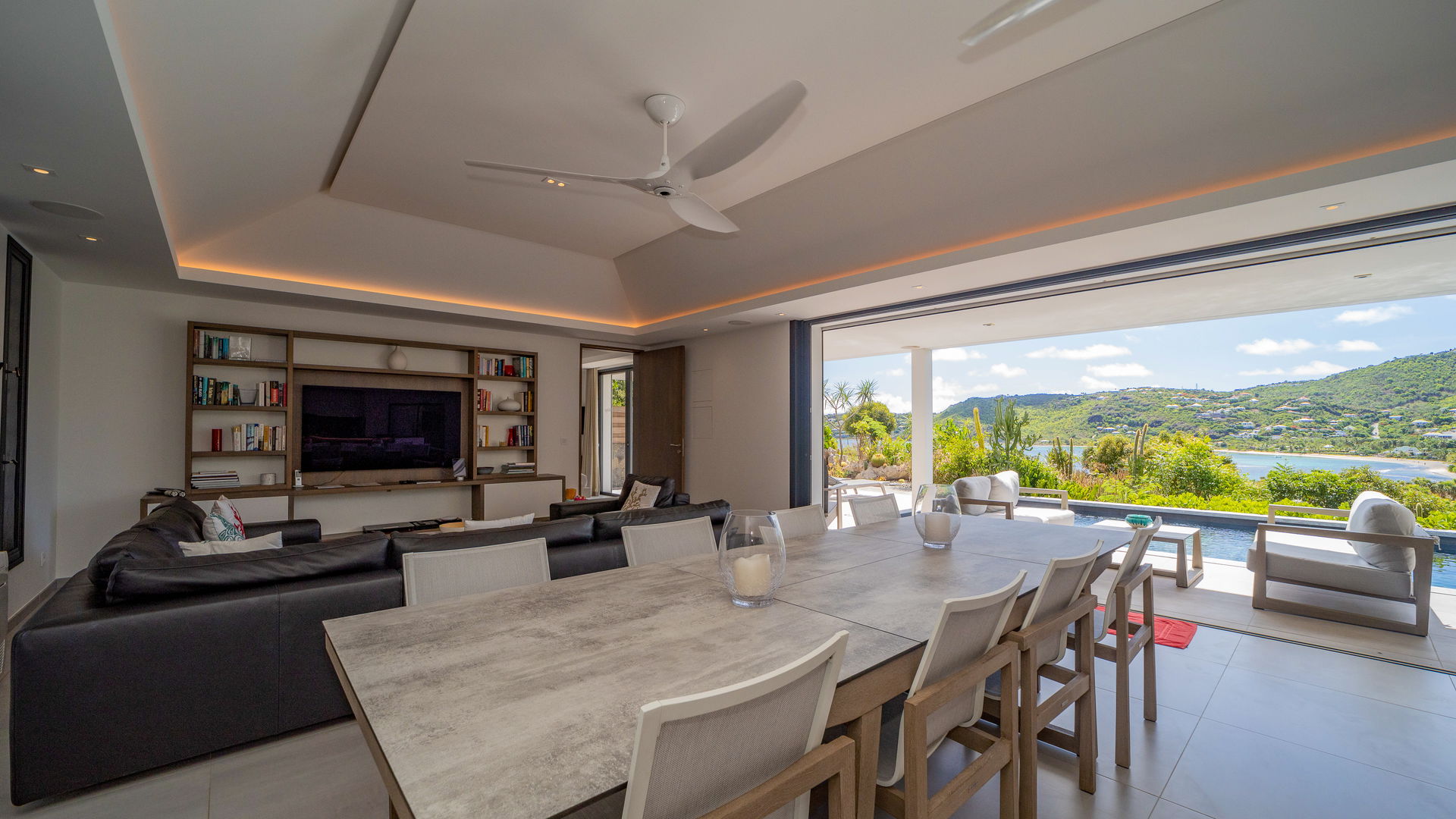 KITCHEN & DINING AREA