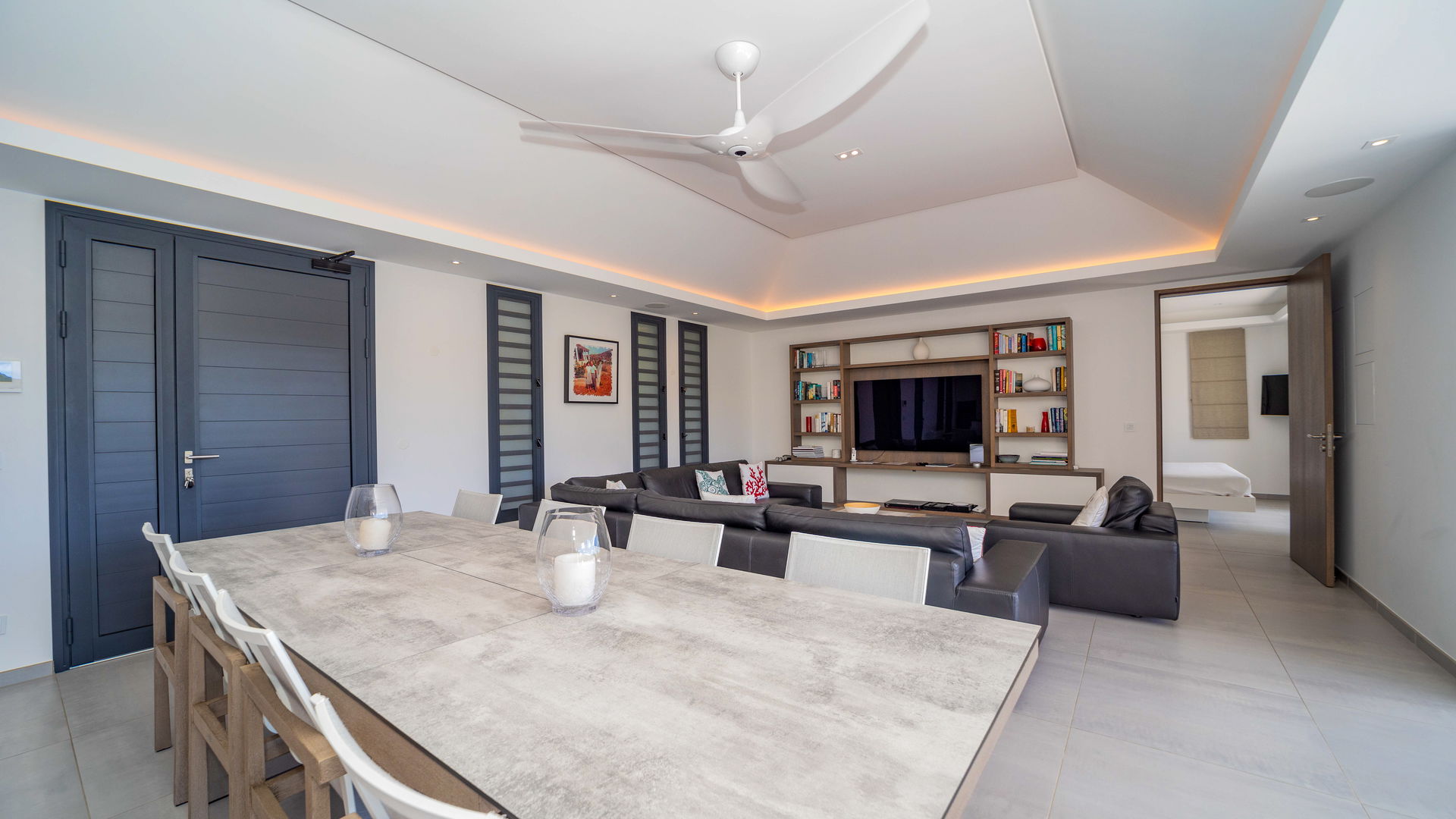 KITCHEN & DINING AREA