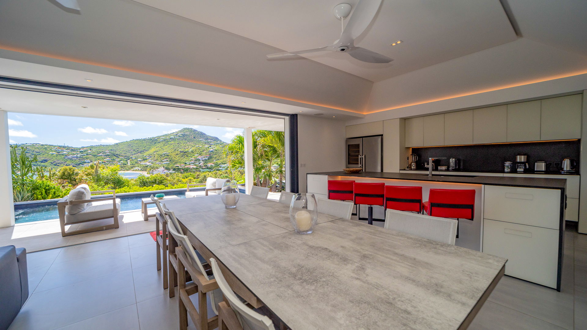 KITCHEN & DINING AREA