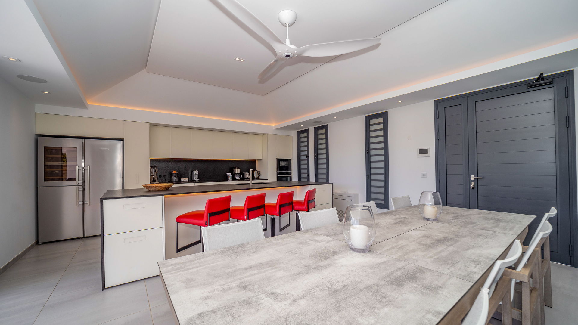 KITCHEN & DINING AREA