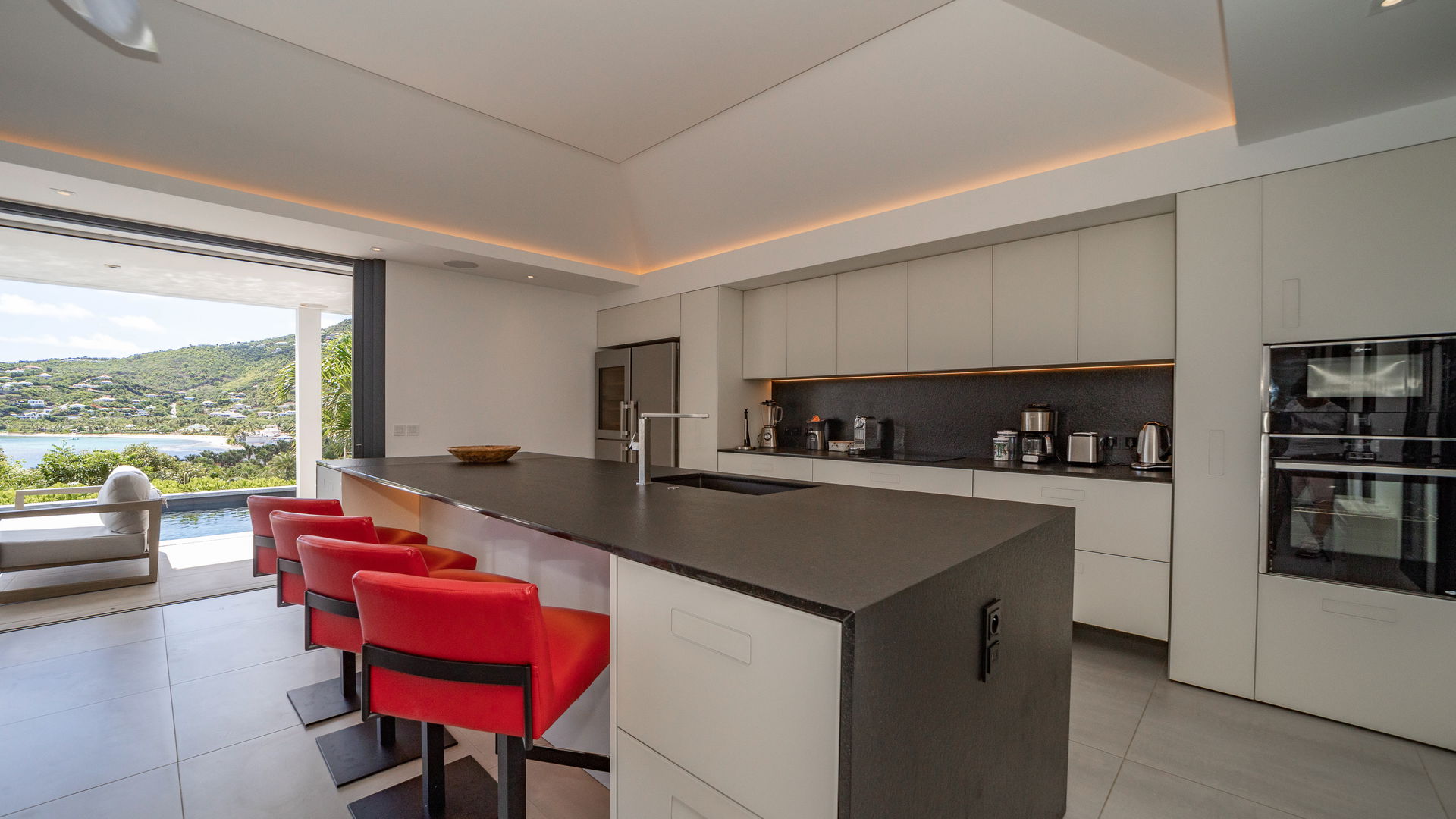KITCHEN & DINING AREA