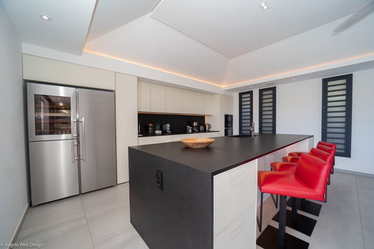 VILLA DADAYE KITCHEN & DINING AREA 8