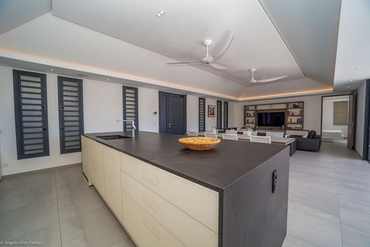 VILLA DADAYE KITCHEN & DINING AREA 9