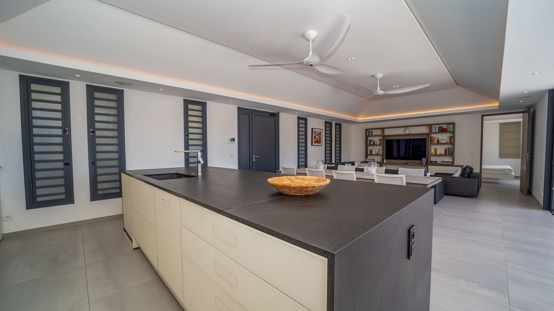 KITCHEN & DINING AREA
