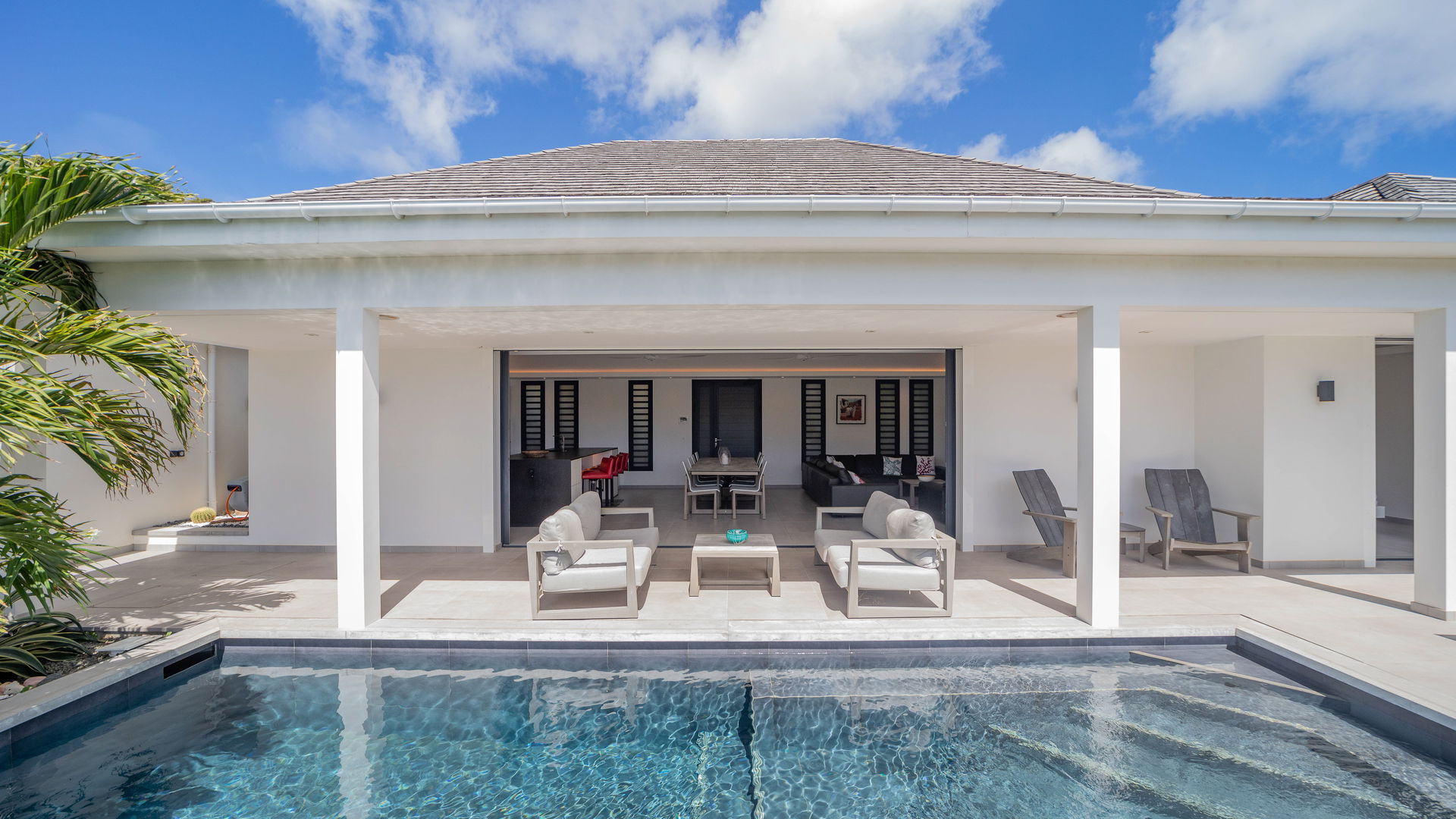 POOL & TERRACE