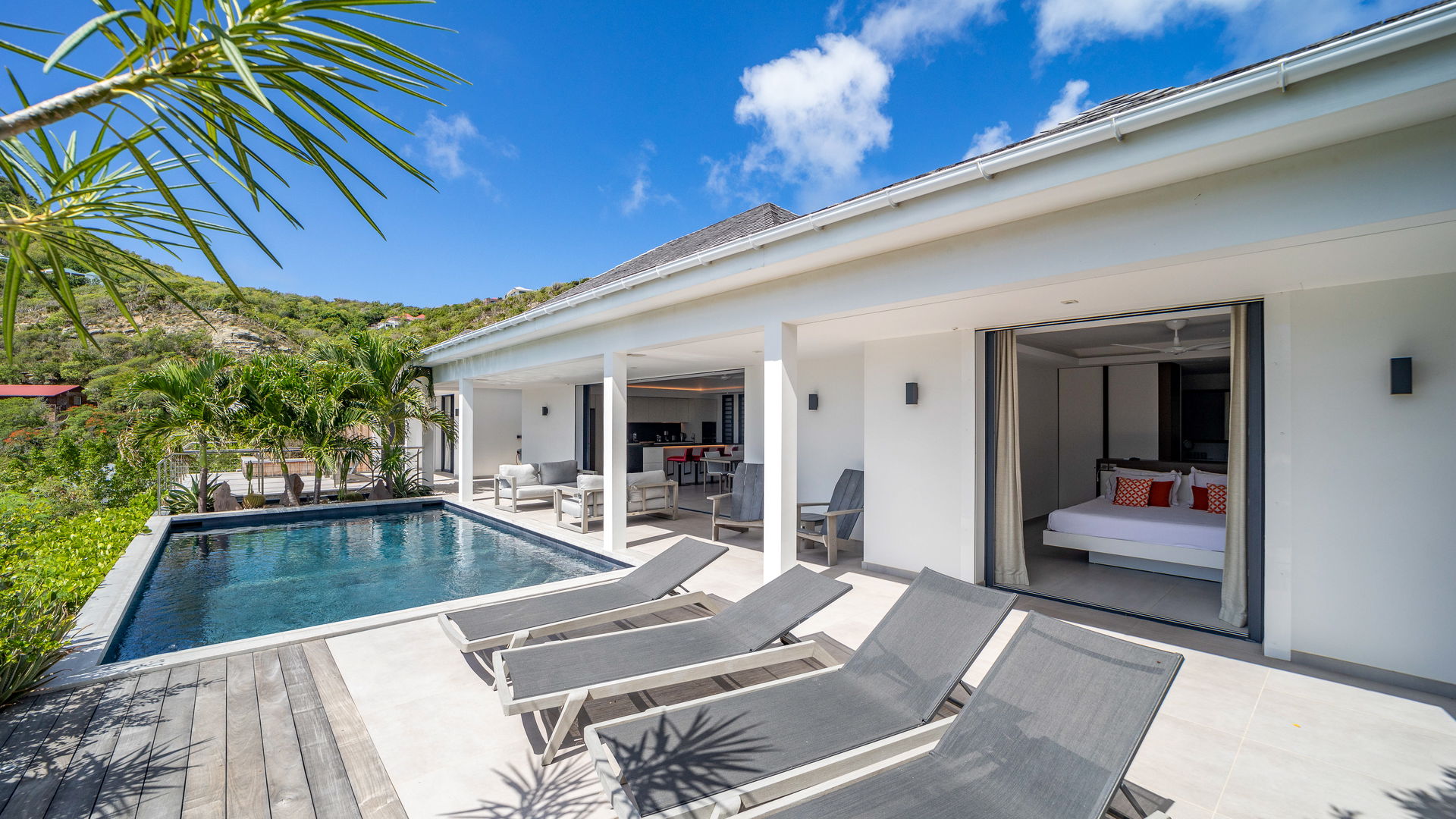 POOL & TERRACE