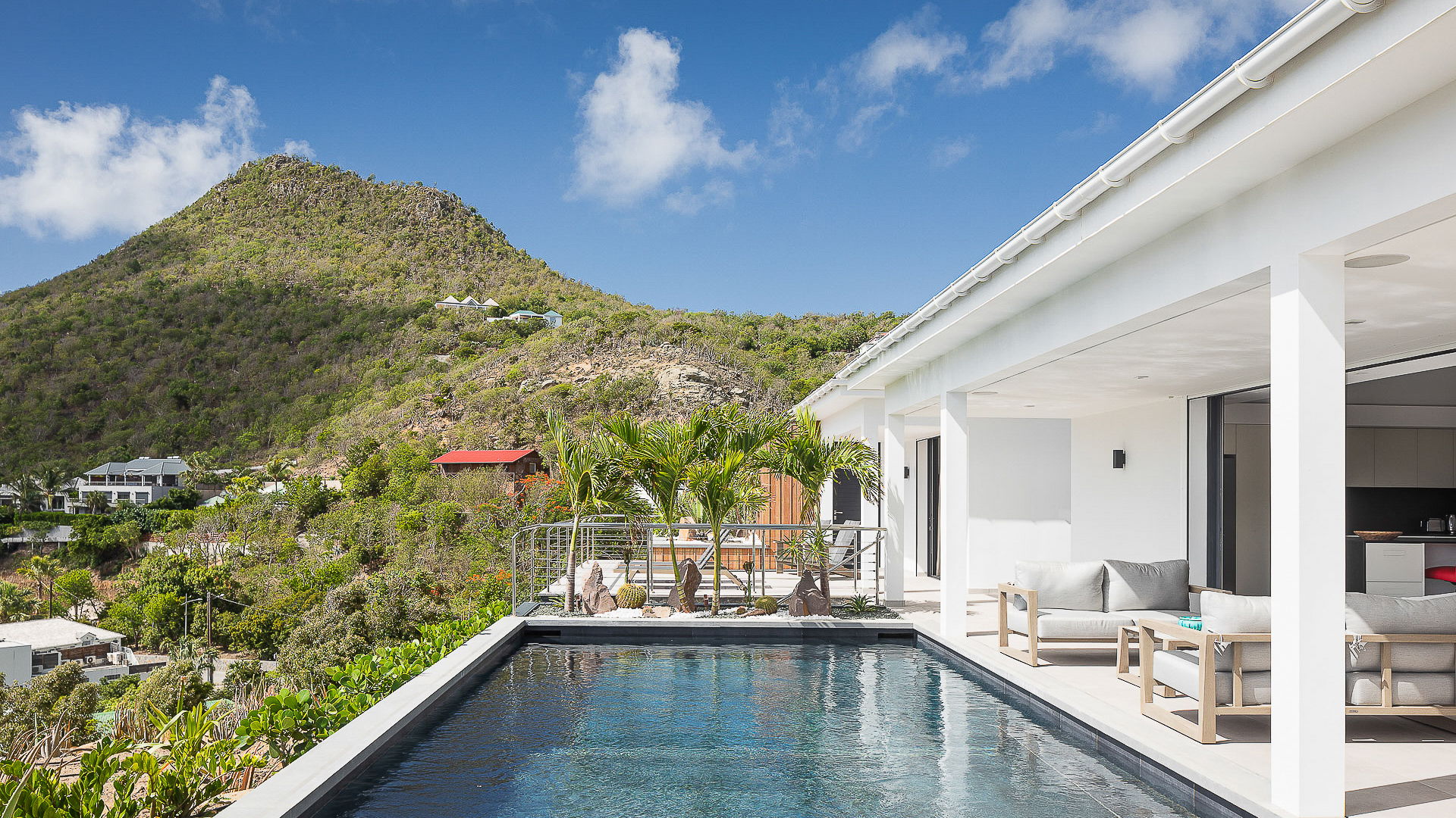 POOL & TERRACE