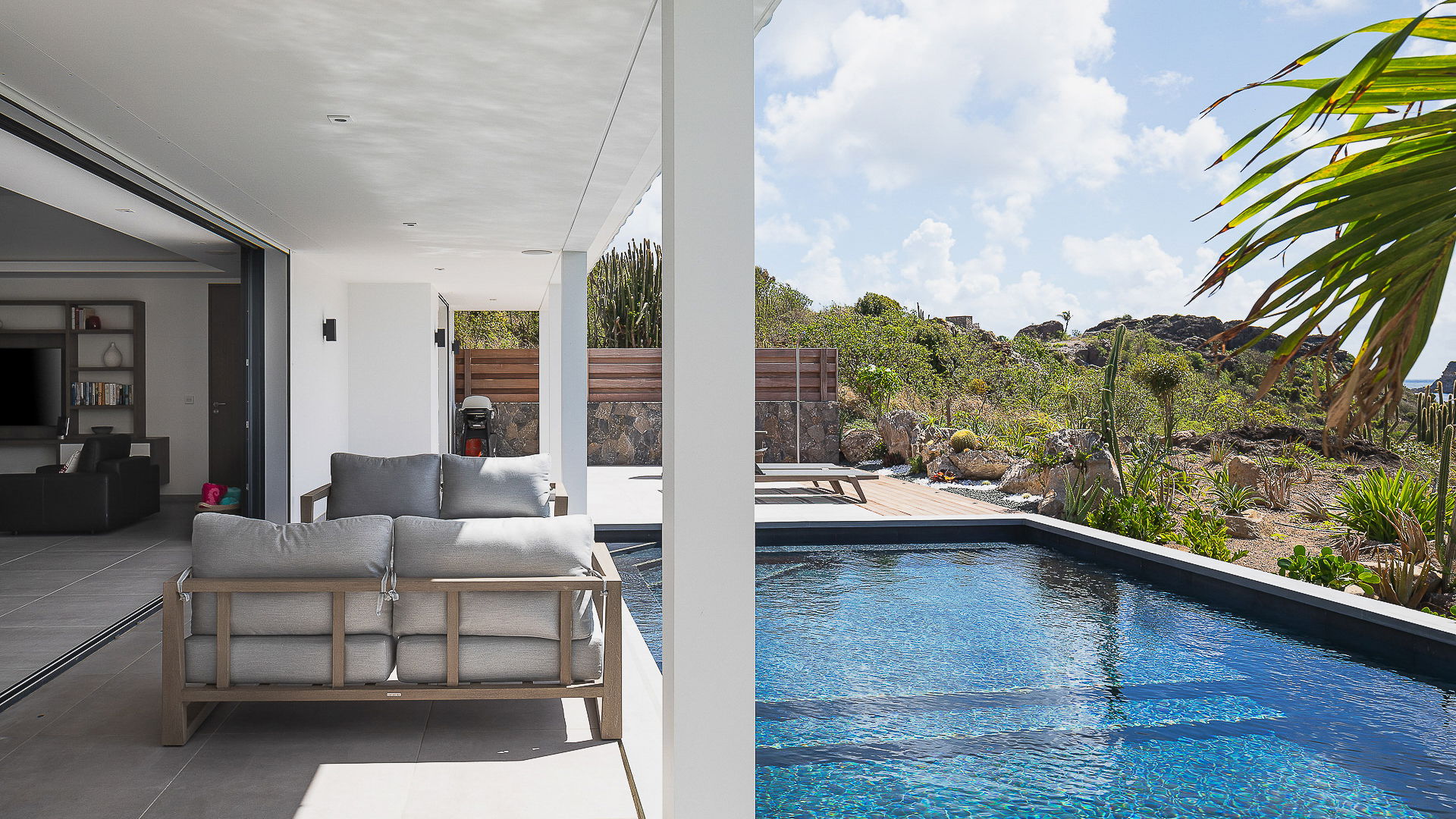 POOL & TERRACE