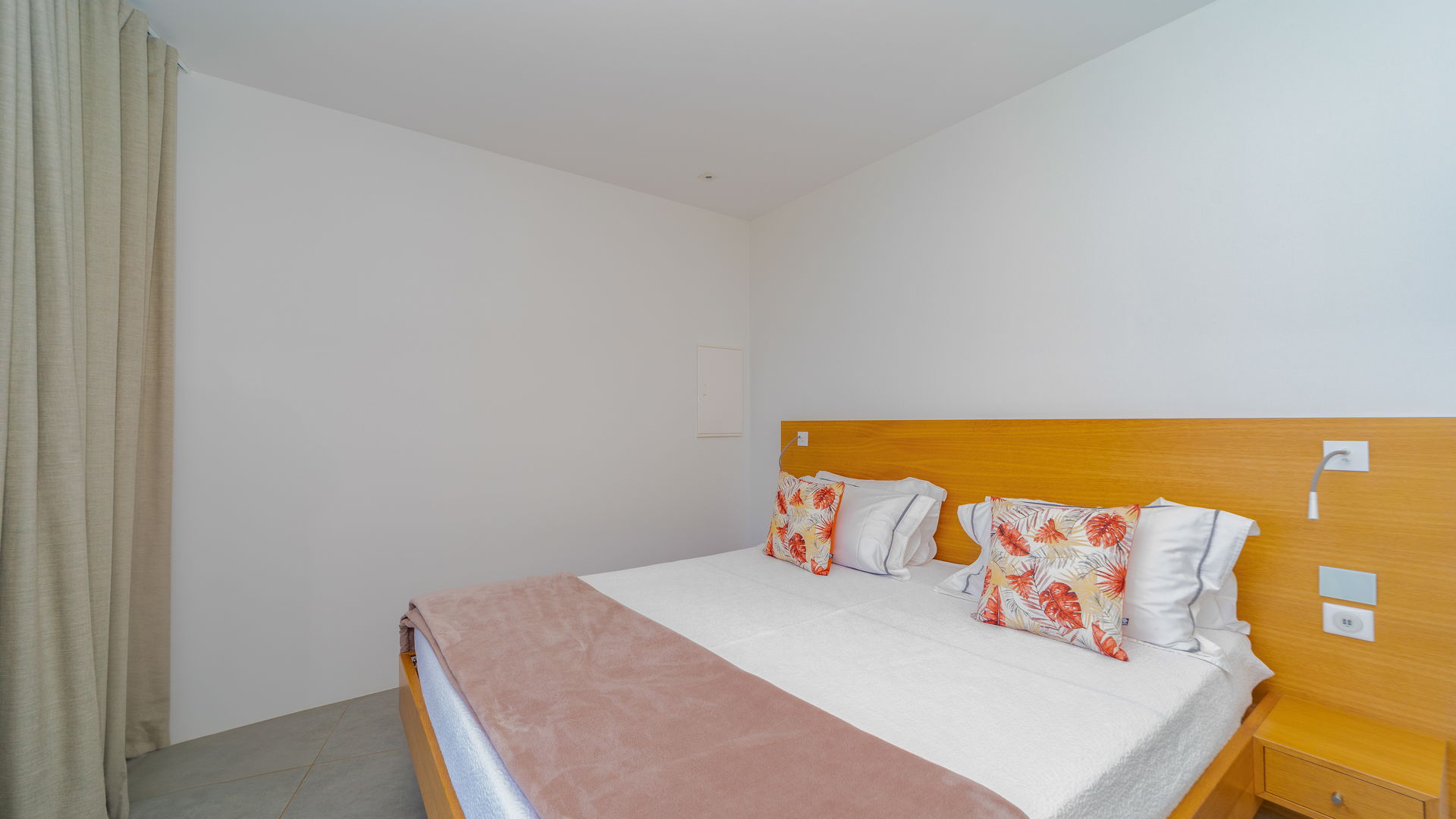 BEDROOM 1