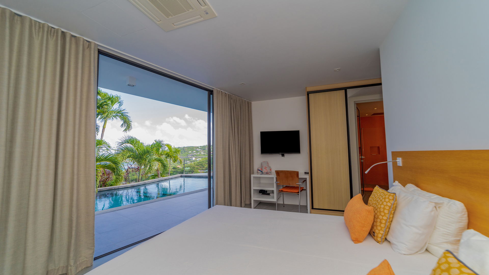 BEDROOM 2