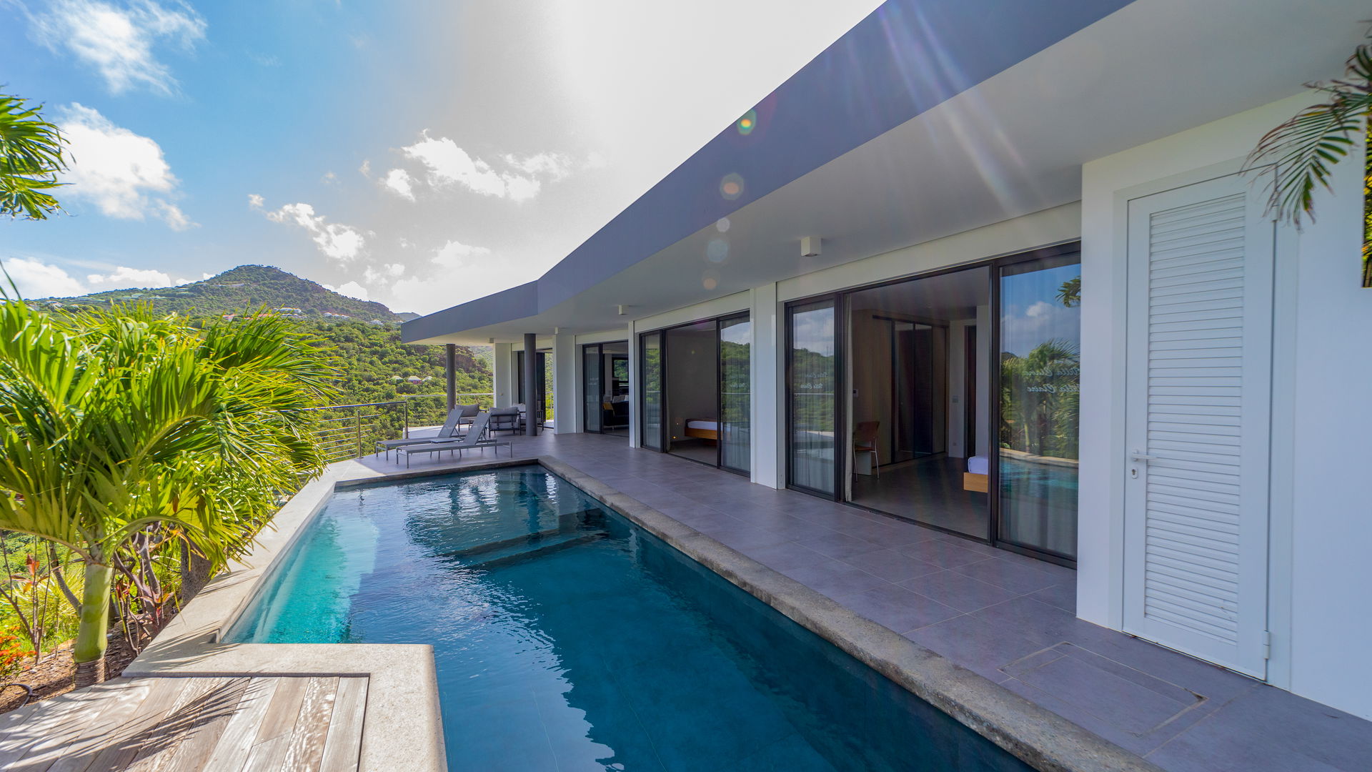 POOL & TERRACE
