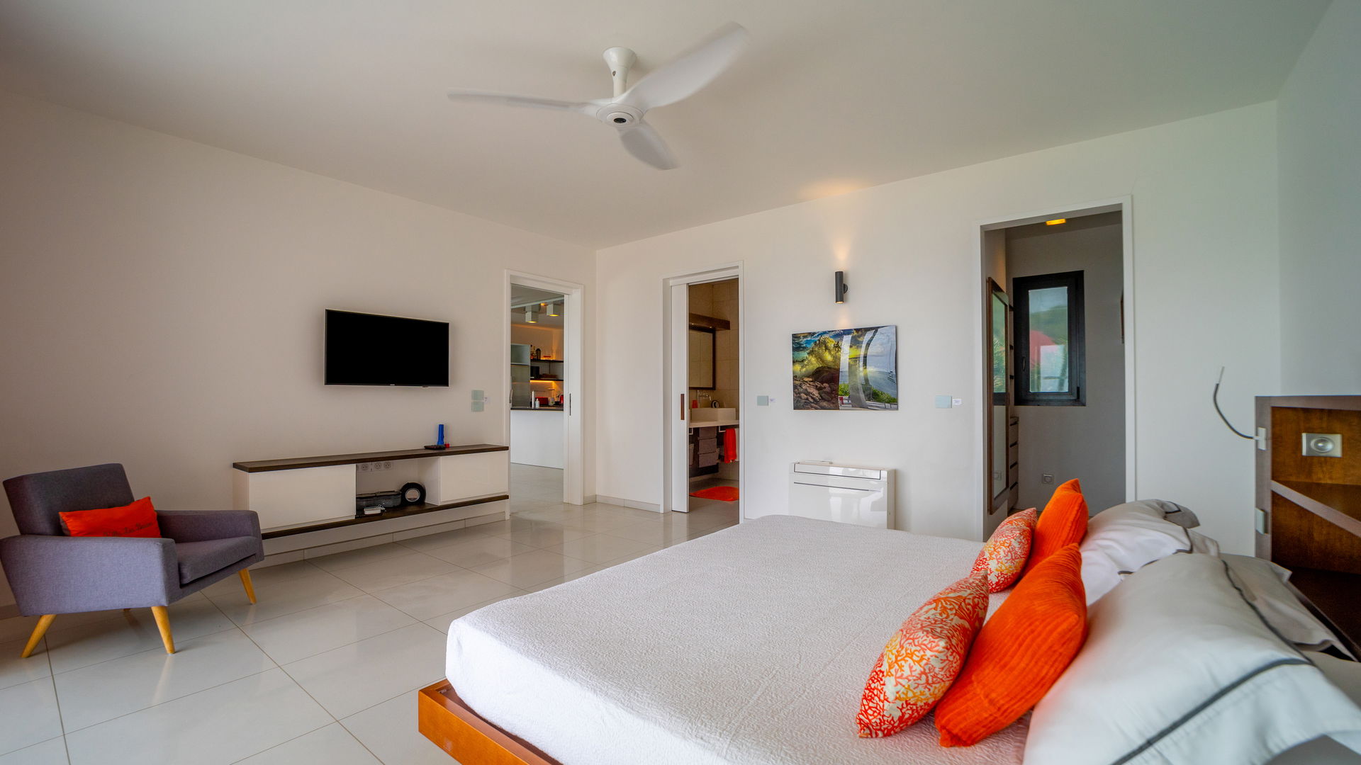 BEDROOM 2