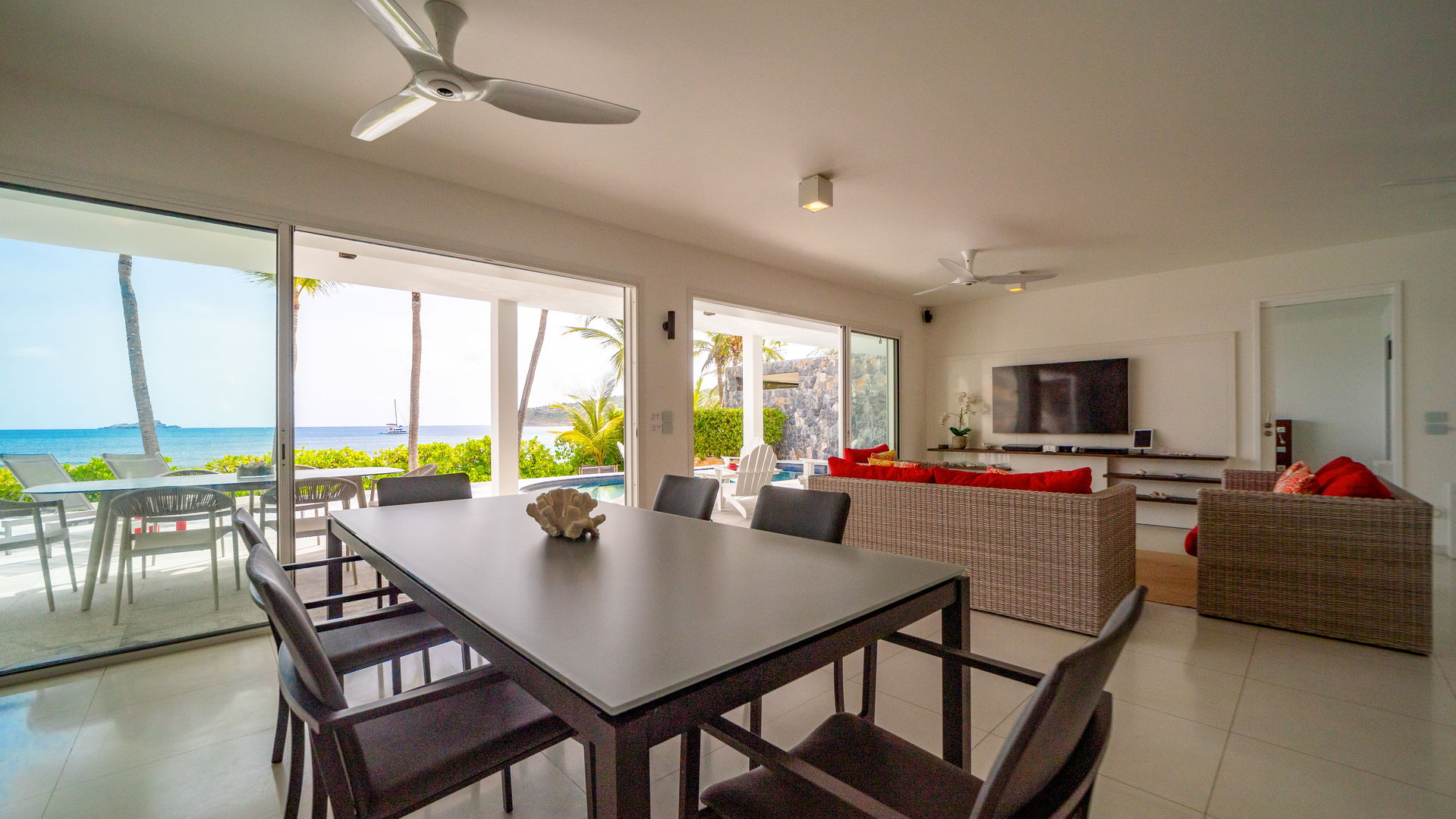 KITCHEN & DINING AREA