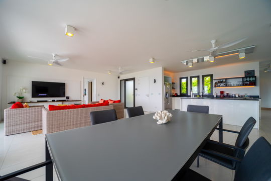 VILLA LES BASSES KITCHEN & DINING AREA 6