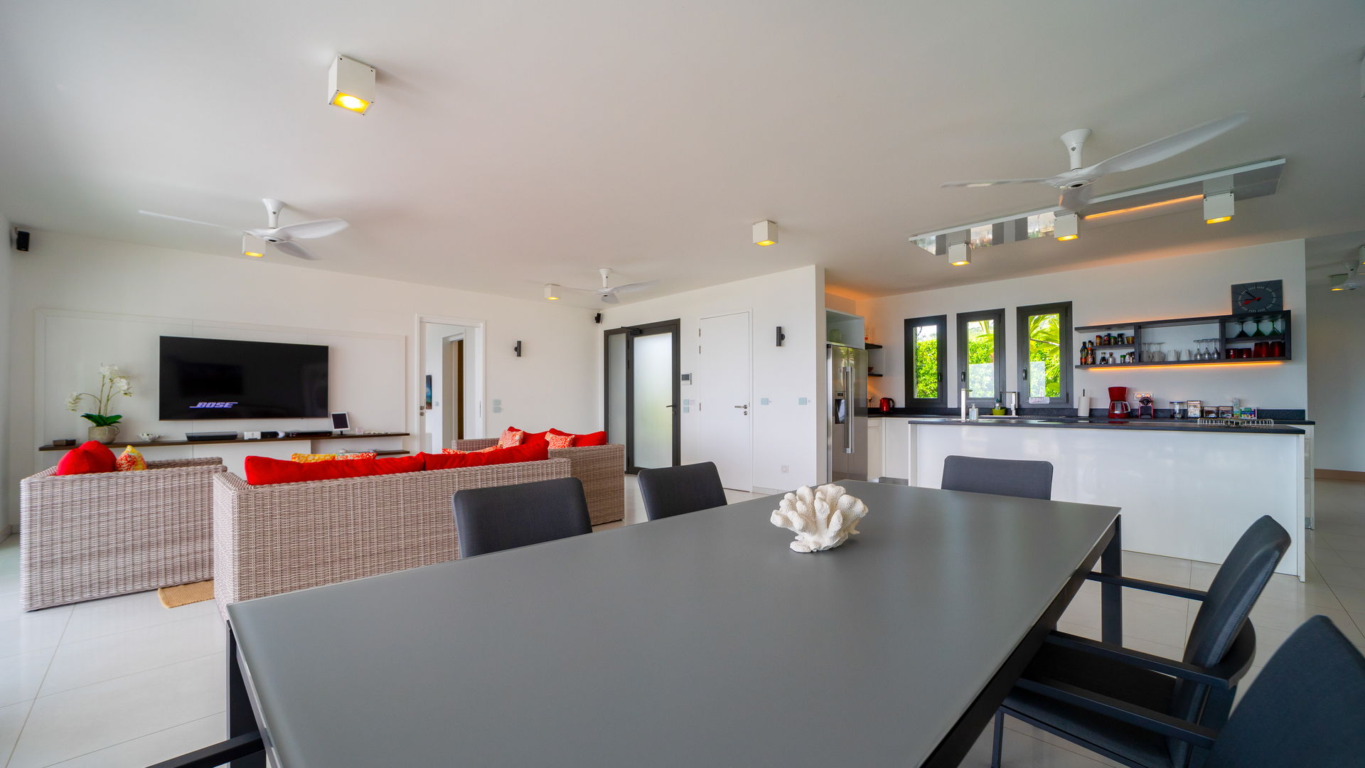 KITCHEN & DINING AREA