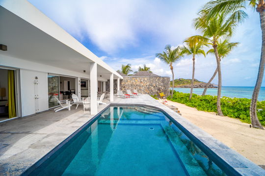 VILLA LES BASSES POOL & TERRACE 4