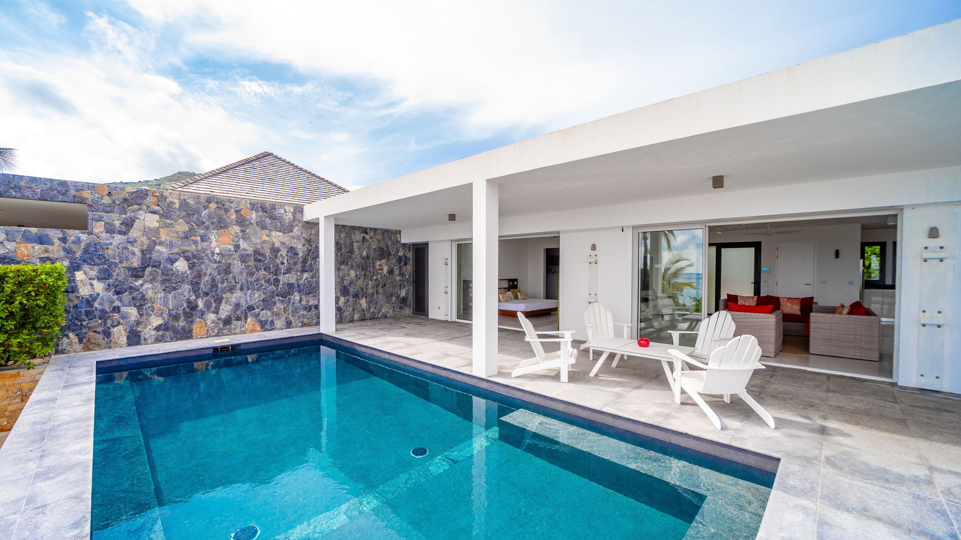 POOL & TERRACE
