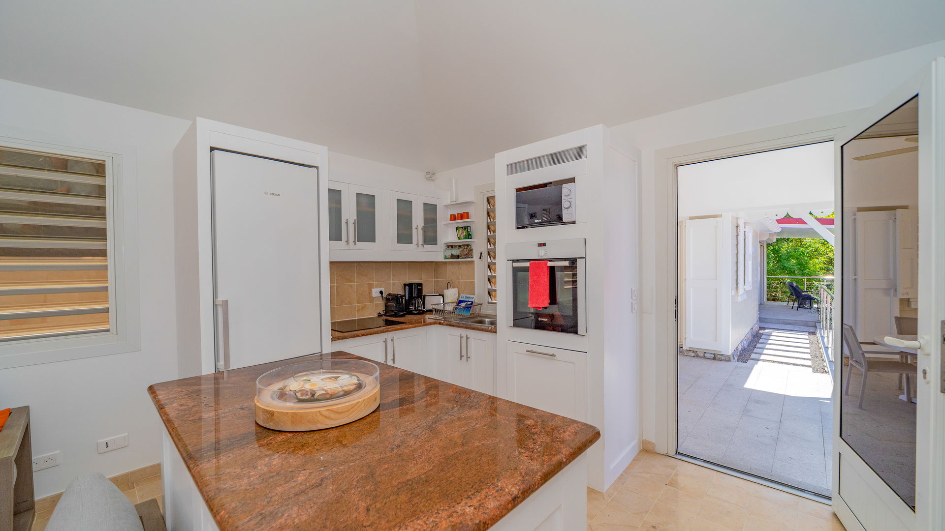 KITCHEN & DINING AREA
