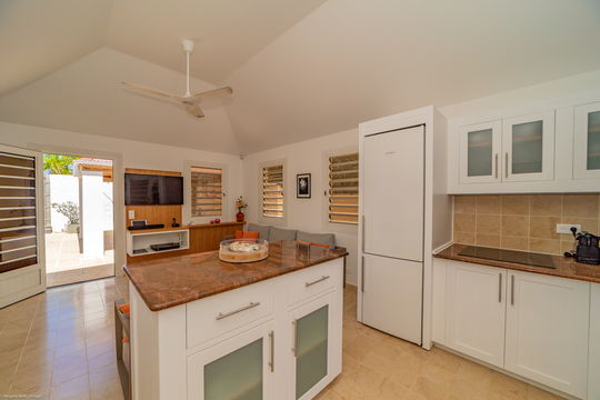 VILLA LA BALEINE KITCHEN & DINING AREA 2