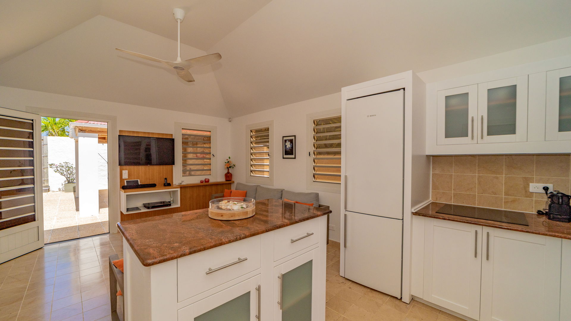 KITCHEN & DINING AREA