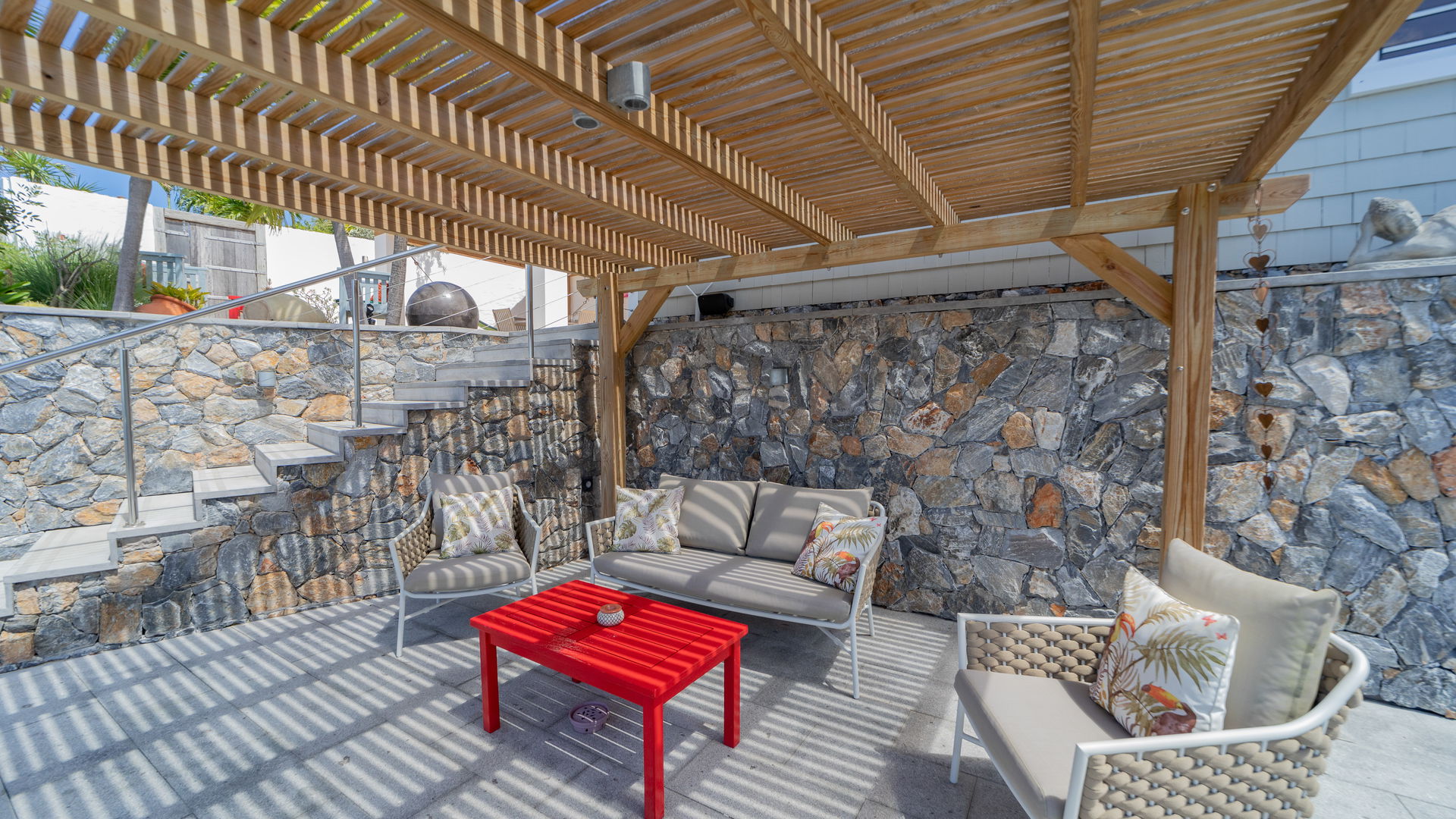 POOL & TERRACE