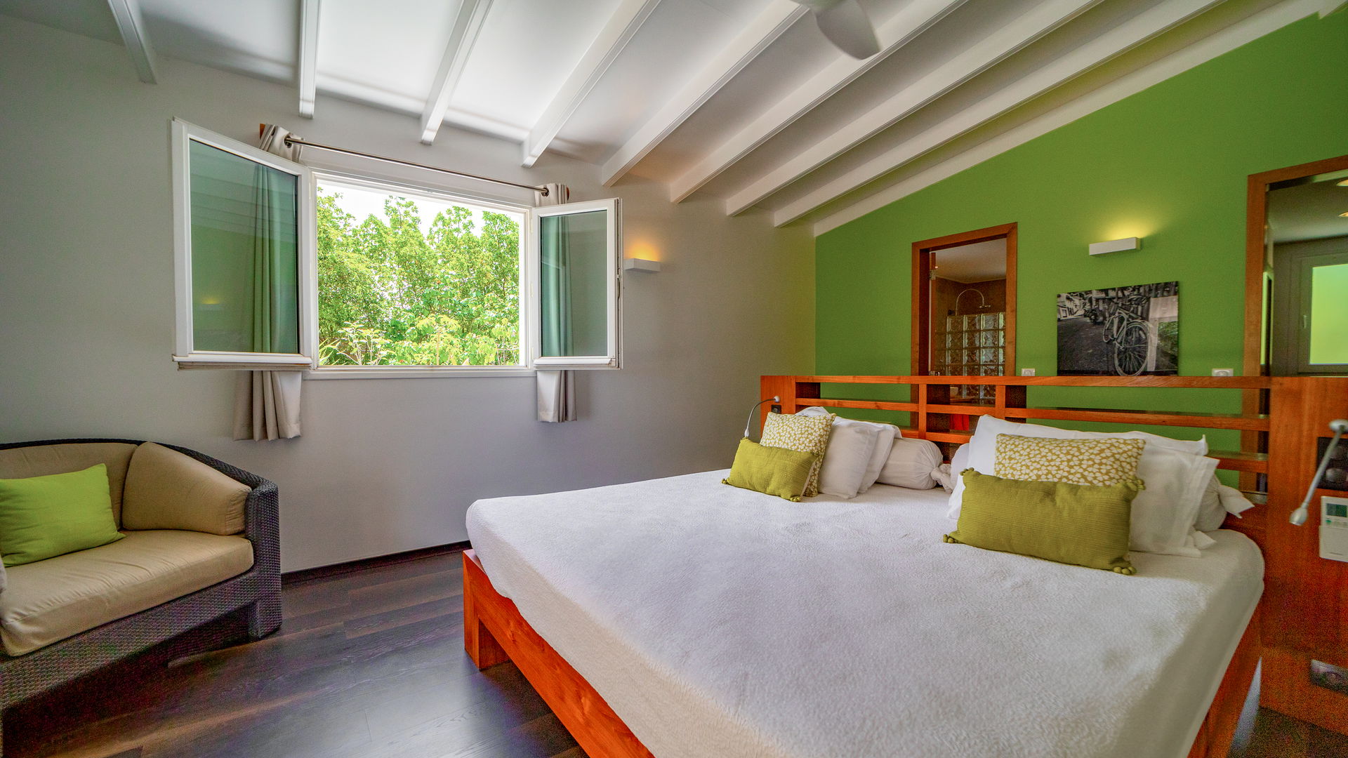 BEDROOM 2