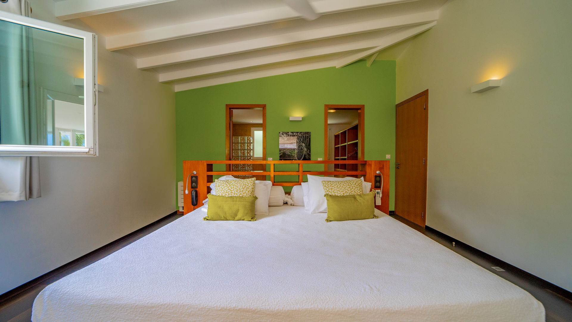 BEDROOM 2
