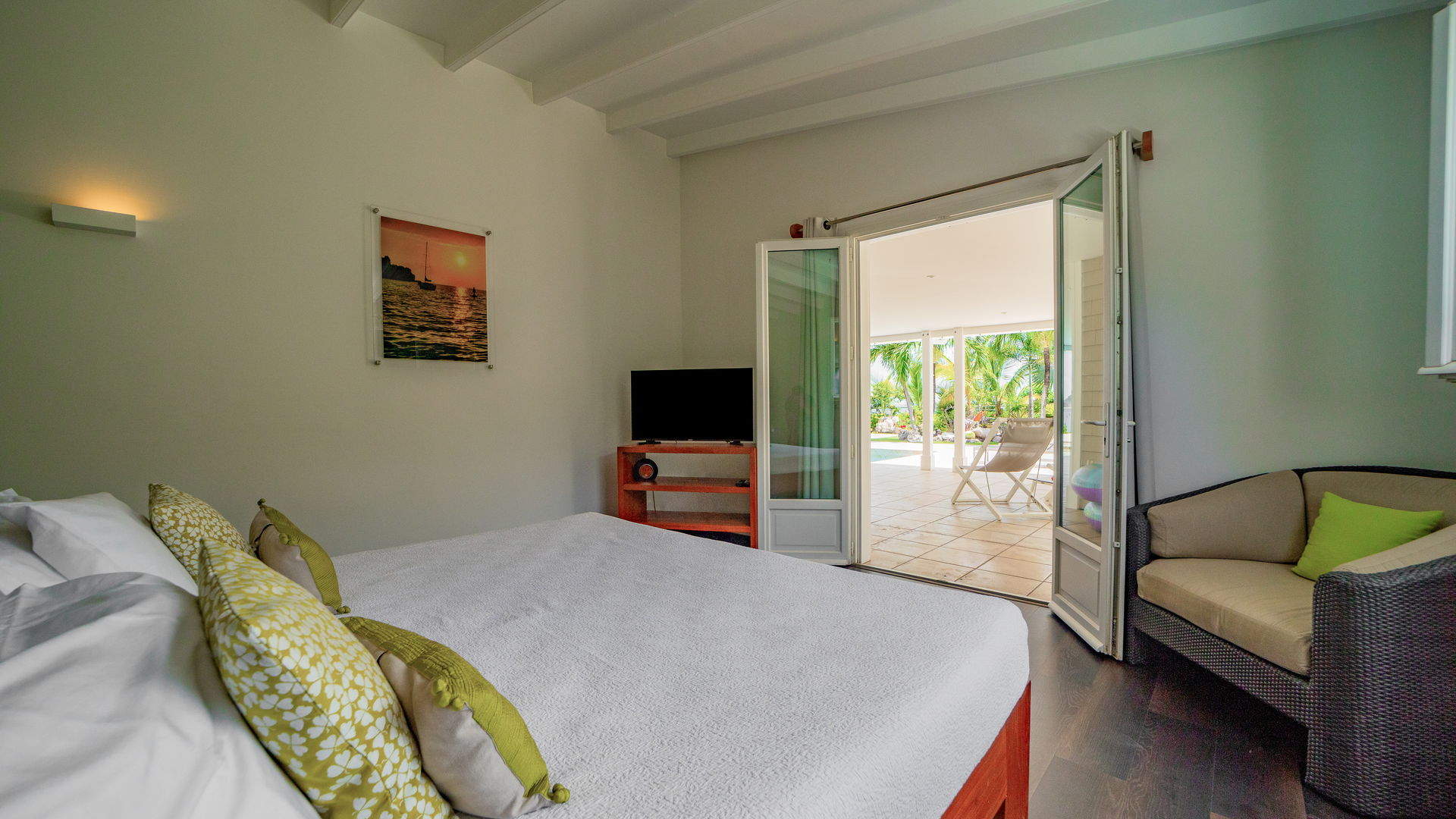 BEDROOM 2