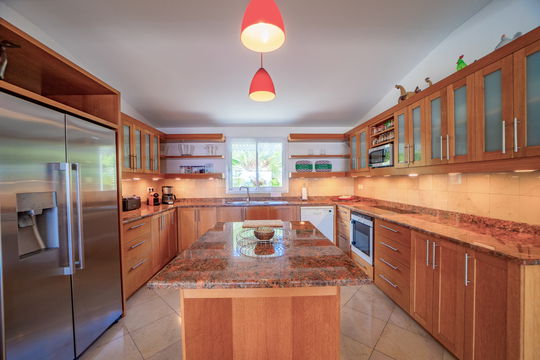 VILLA JARDIN D'EMMANUEL KITCHEN & DINING AREA 1