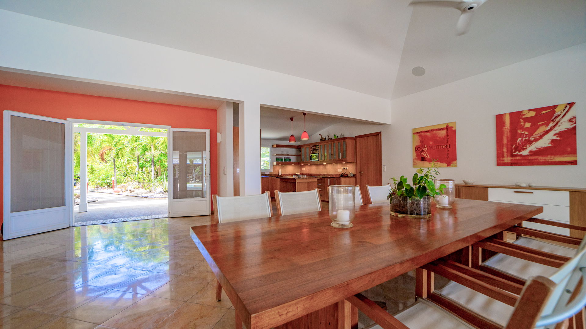 KITCHEN & DINING AREA