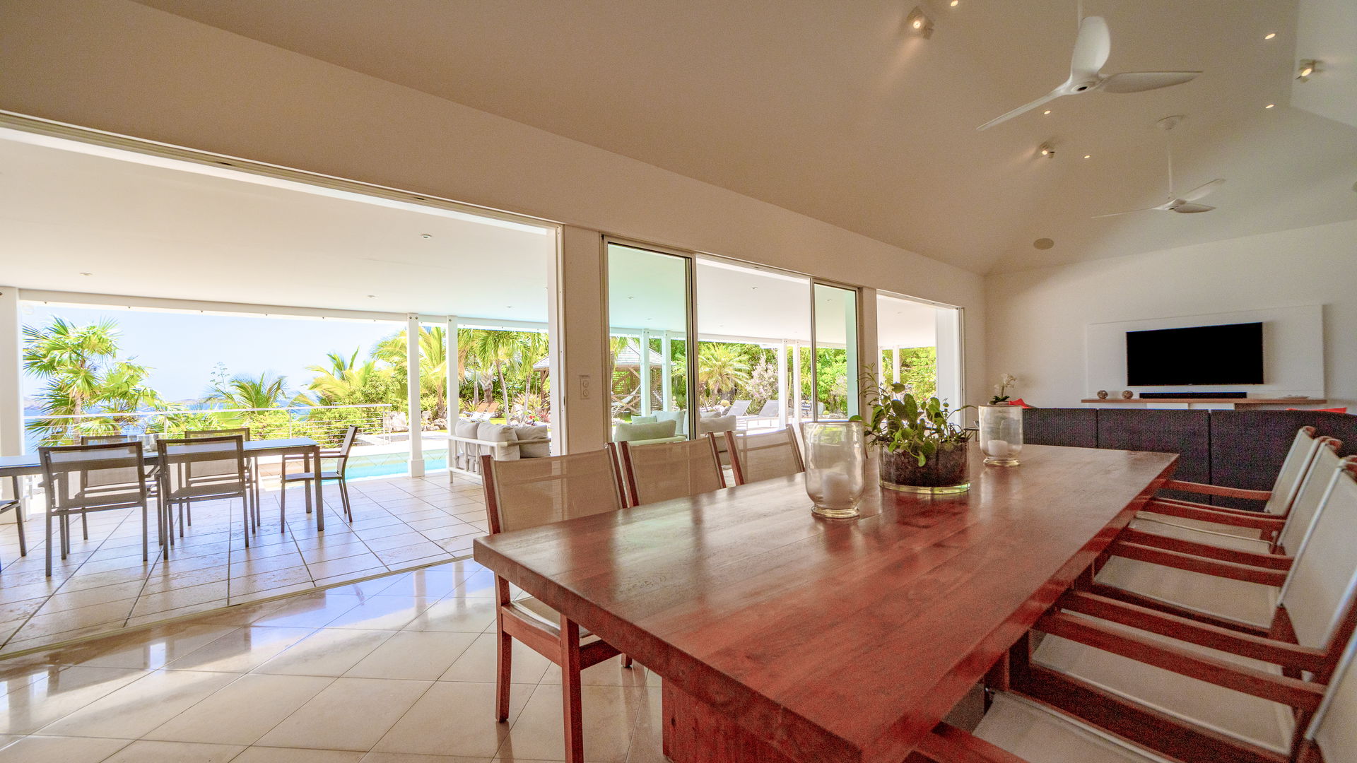 KITCHEN & DINING AREA