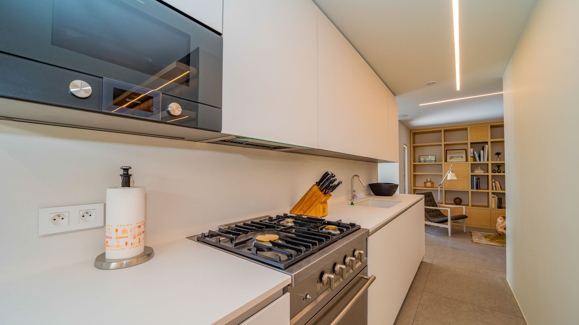 KITCHEN & DINING AREA