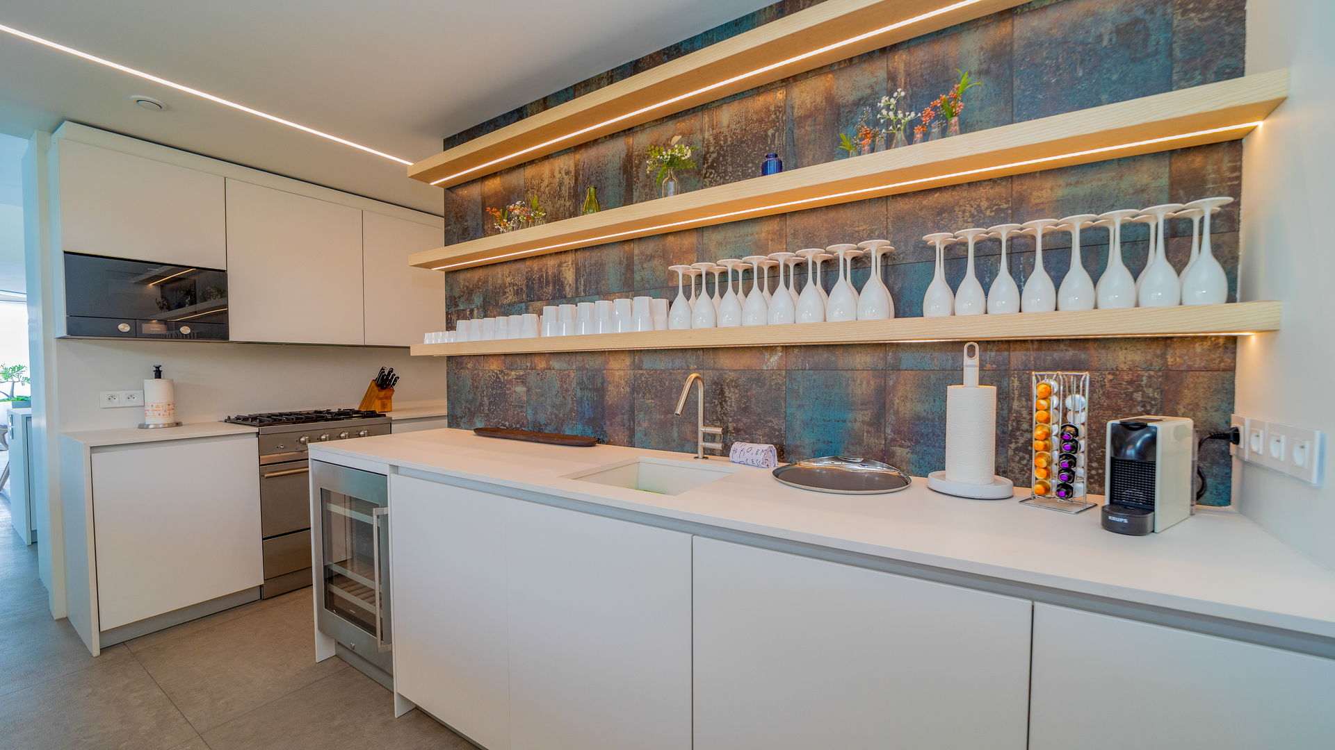 KITCHEN & DINING AREA