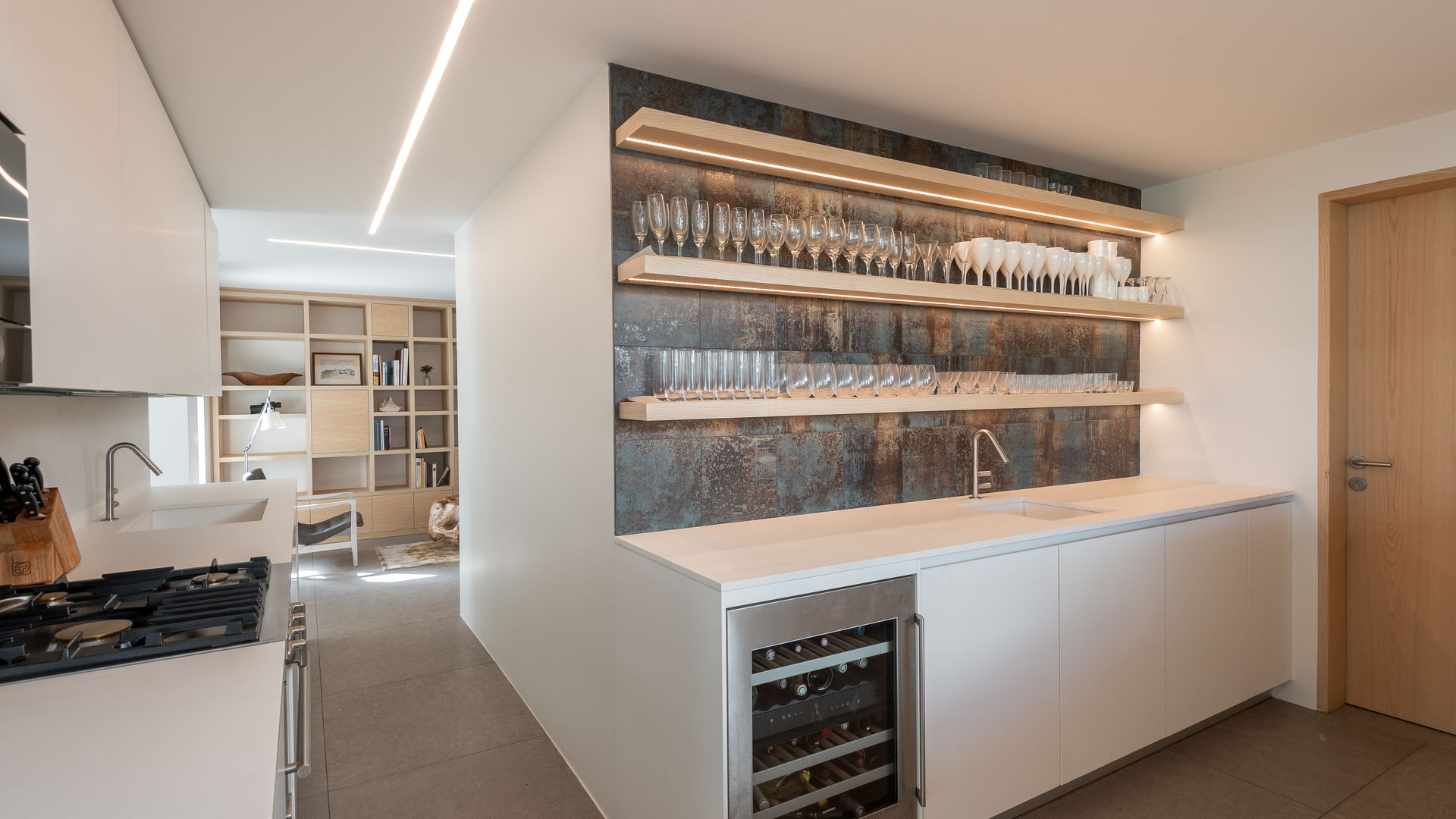 KITCHEN & DINING AREA