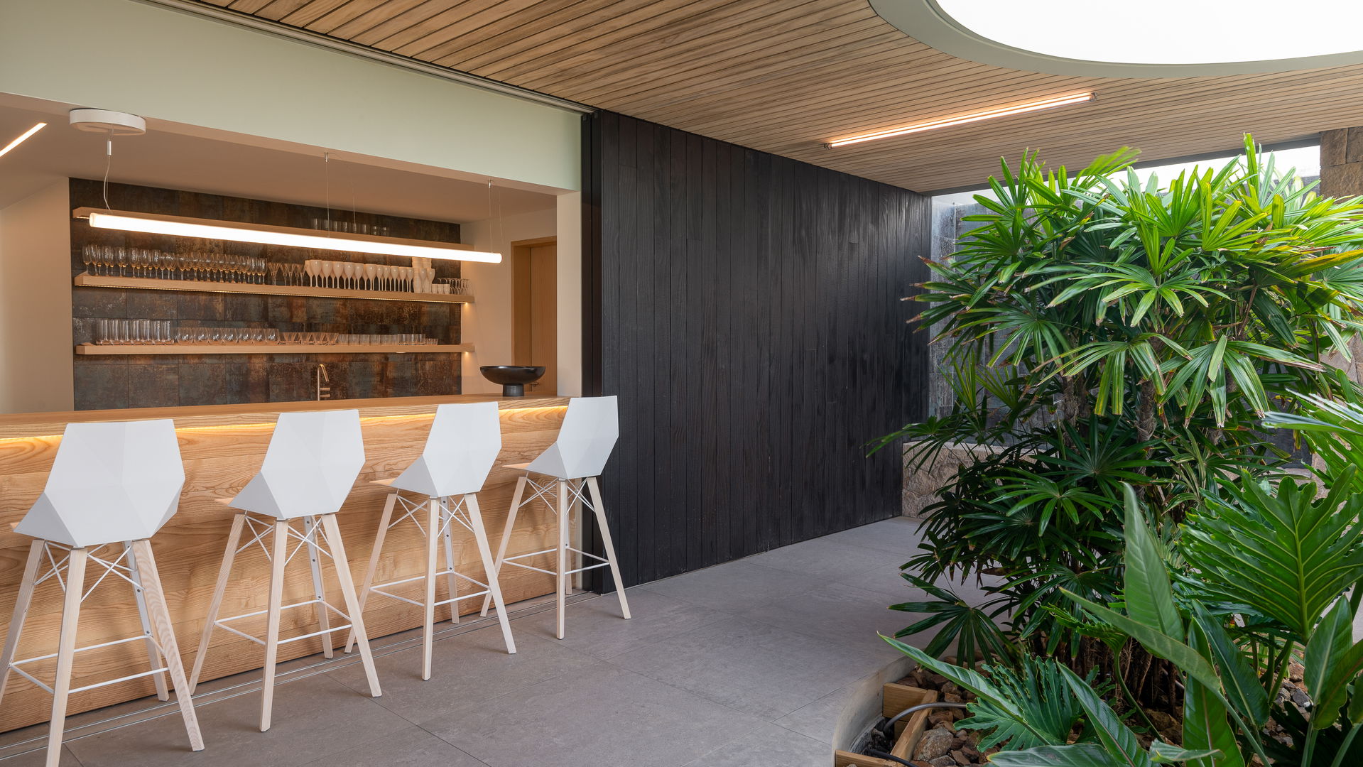 KITCHEN & DINING AREA