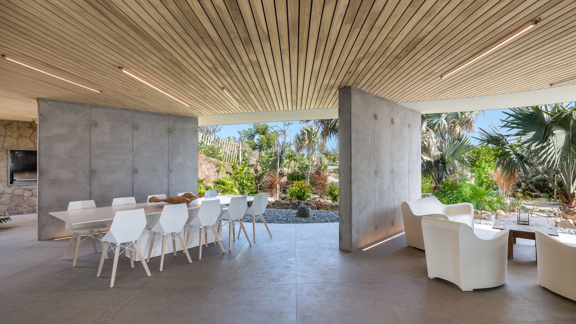 KITCHEN & DINING AREA