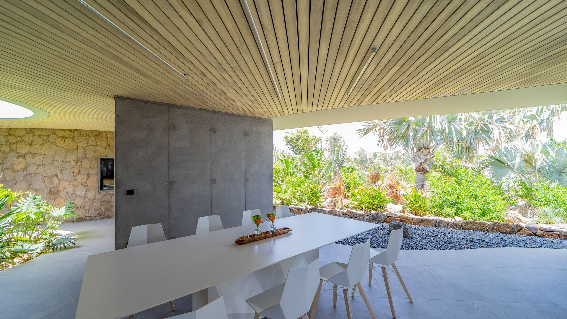 KITCHEN & DINING AREA
